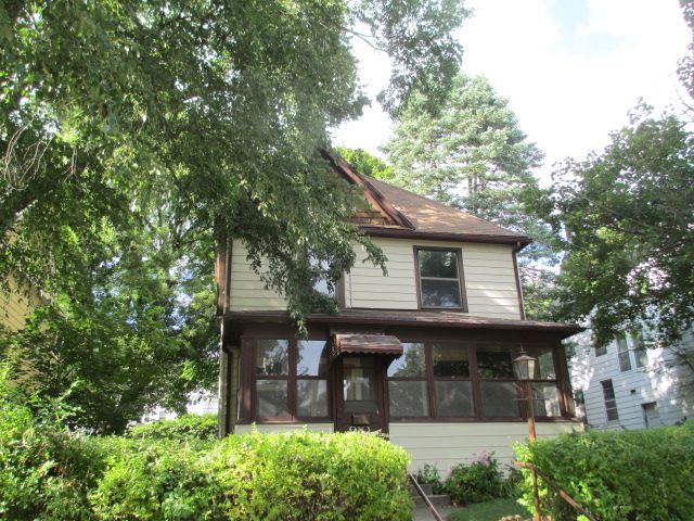 910 Arlington Ct, Davenport, IA 52803 