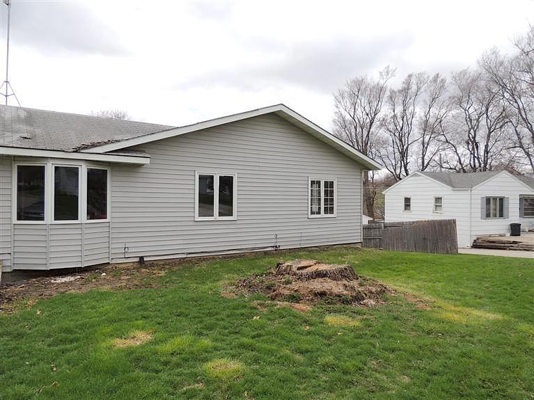 20Th, Newton, IA 50208 