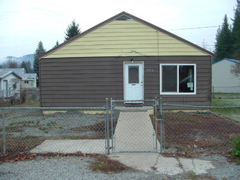 306 Maple Ave, Pinehurst, ID 83850 