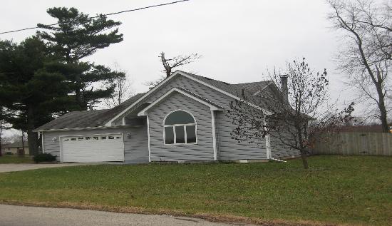 121 East Division Streett, Braceville, IL 60407 