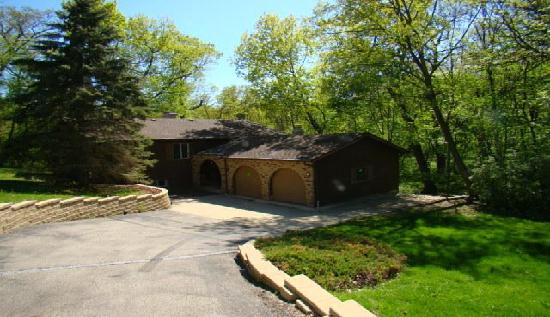 1102 Crane Drive, Sleepy Hollow, IL 60118 