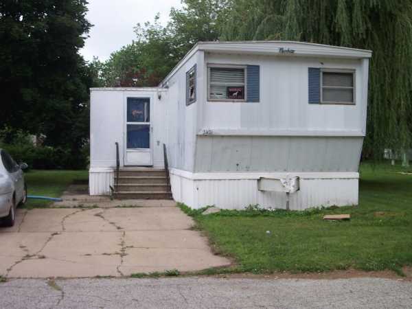2421 24th Street, Bloomington, IL 61704 