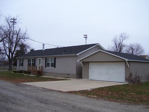 115 E WILSON ST, Farmington, IL 61531 