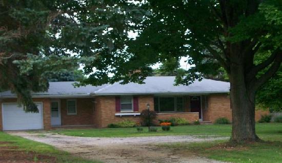 2213 Bloomington Road, East Peoria, IL 61611 