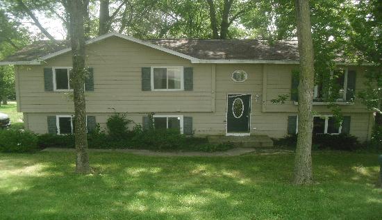 754 Willow St, Lake In The Hills, IL 60156 