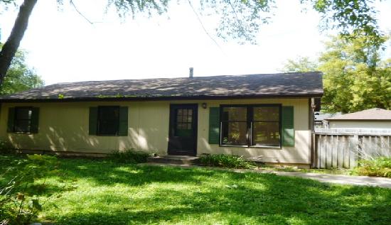 1608 Grand Ave, Crystal Lake, IL 60014 