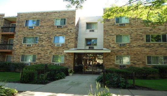 420 S Home Ave #105, Oak Park, IL 60302 