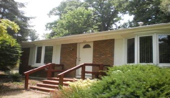 305 Locust Street, Lake In The Hills, IL 60156 