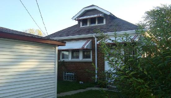 10554 S Wallace Street, Chicago, IL 60628 