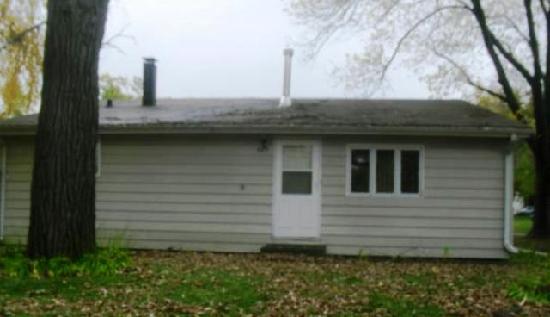 429 Blackhawk Ave, Carpentersville, IL 60110 