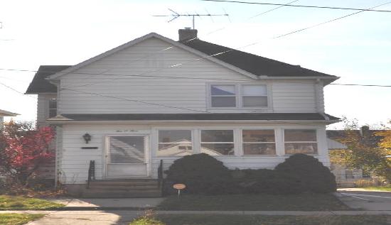 205 W Elk St, Freeport, IL 61032 