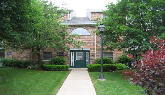 4402 Shamrock Lane #2b, Mchenry, IL 60050 
