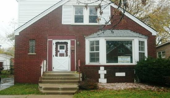 8740 S Mozart Ave, Evergreen Park, IL 60805 
