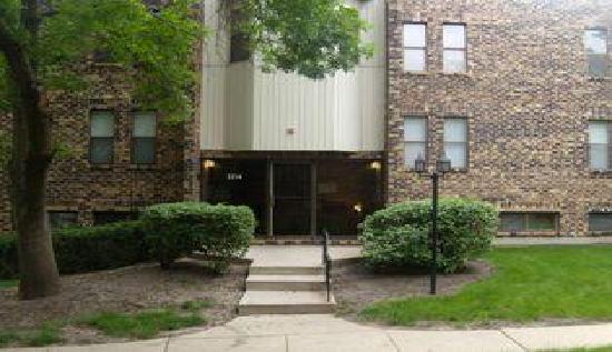 2214 Country Club Drive unit #11, Woodridge, IL 60517 