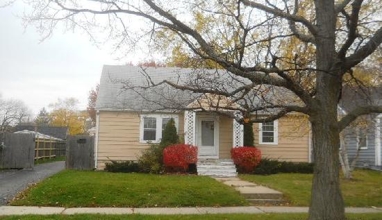 1020 Glenwood Ave, Waukegan, IL 60085 