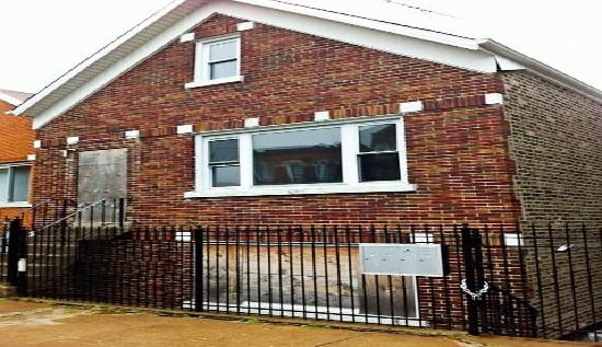 3255 S Carpenter Street, Chicago, IL 60608 