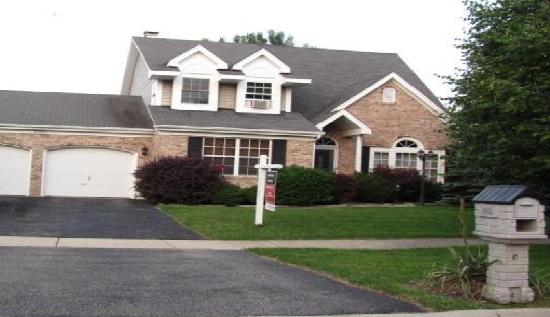 1085 Dartmouth Drive, Bartlett, IL 60103 