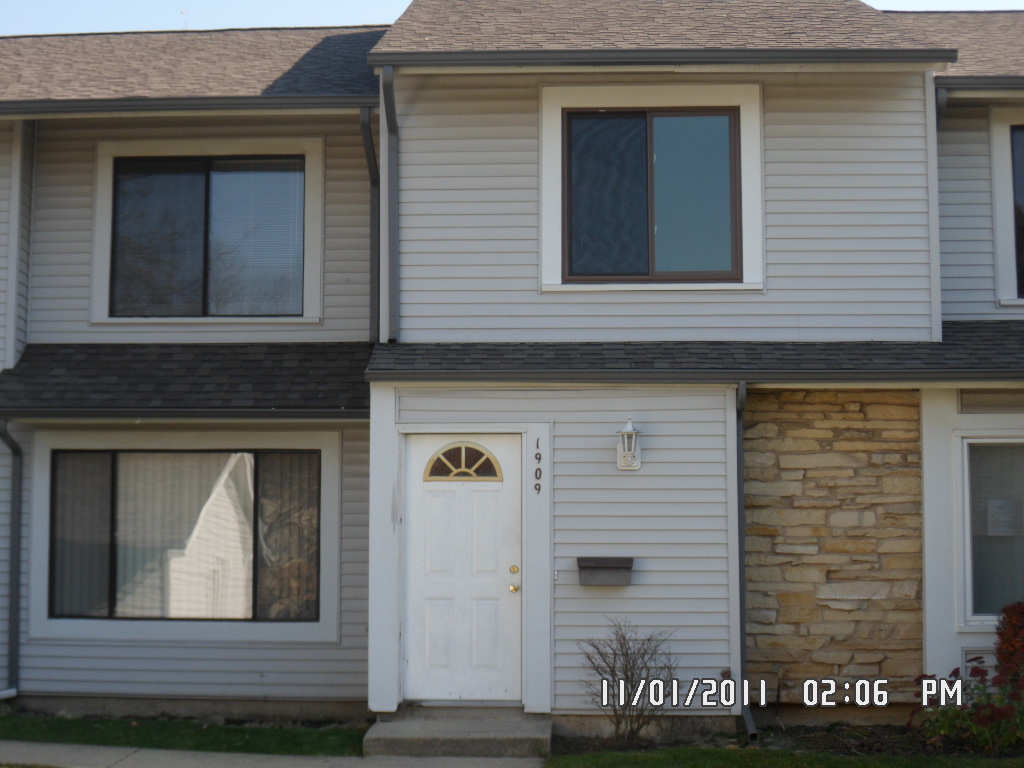 1909 Bates Pl, Downers Grove, IL 60516 