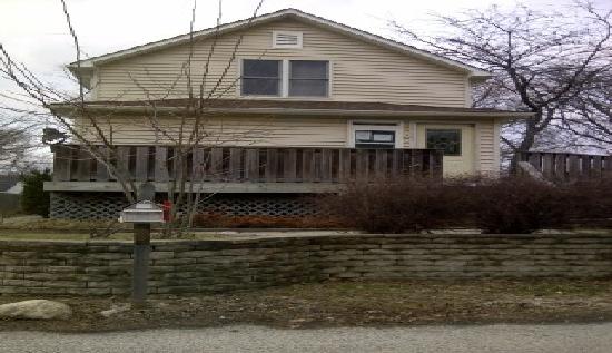 36 Maple Ave, Lake Zurich, IL 60047 