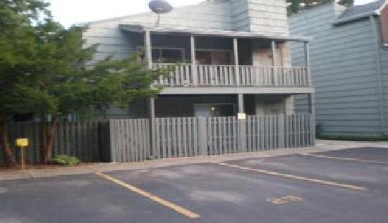 1536 Stonebridge Trail Unit 2-1, Wheaton, IL 60189 