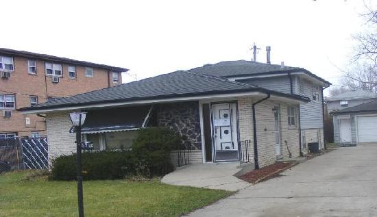 8713 S 83rd Ave, Hickory Hills, IL 60457 