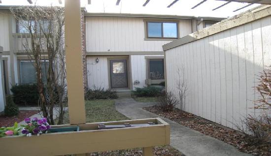 1005 Cascade Dr, Aurora, IL 60506 