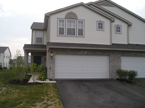 1857 Candlelight Cir, Montgomery, IL 60538 