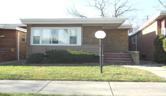 8904 S Phillips Ave, Chicago, IL 60617 