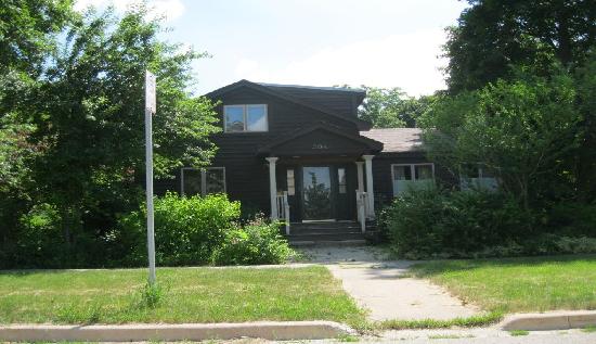 304 S Sixth Avenue, St Charles, IL 60174 