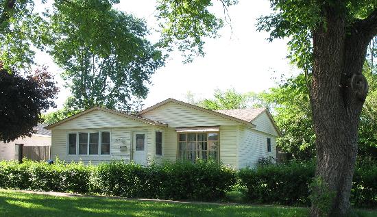 746 South Merle Lane, Wheeling, IL 60090 