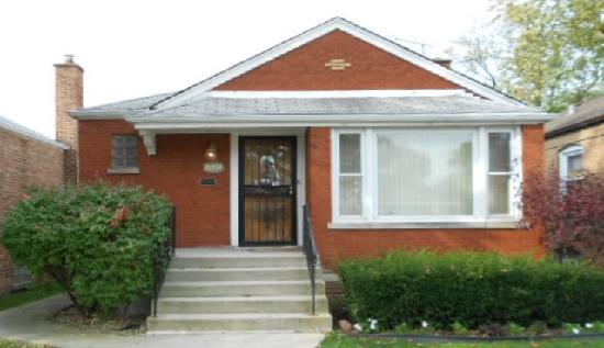 8904 S Bennett Avenue, Chicago, IL 60617 
