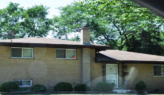 10 North Stevenson Lane, Mount Prospect, IL 60056 