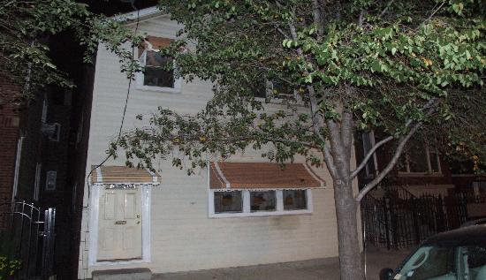 2148 West 21st Place Fl 2, Chicago, IL 60608 