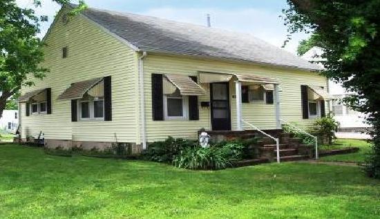 477 South East Street, Jacksonville, IL 62650 