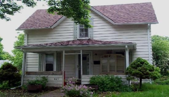 827 North 6th Street, Rochelle, IL 61068 
