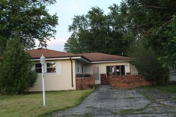1030 N Jefferson St, Lincoln, IL 62656 