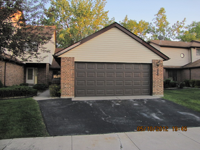 2557 Lake Shore Dr, Lynwood, IL 60411 
