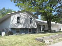 215 N Parkway Dr, Pekin, IL 61554 