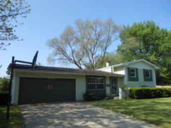 233 Berkshire Dr, Crystal Lake, IL 60014 