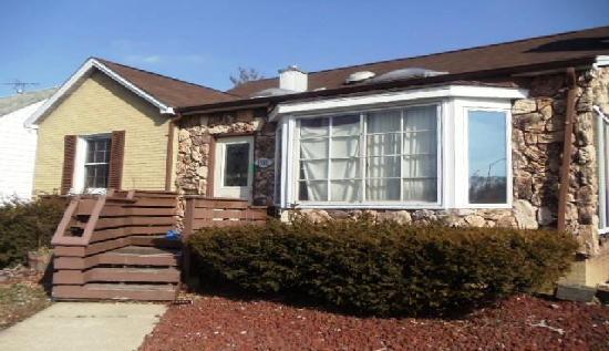 18111 Burnham Avenue, Lansing, IL 60438 