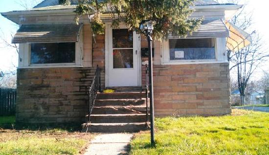 131 North Orchard Avenue, Waukegan, IL 60085 