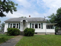 305 S White St, Mackinaw, IL 61755 