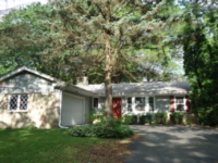 911 Kenmore Rd, Rockford, IL 61108 