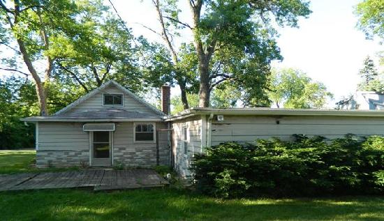325 E Lake Park Ave, Round Lake Beach, IL 60073 