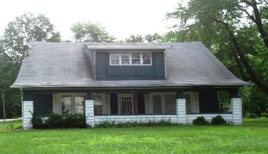 100 South Chestnut Street, Bluford, IL 62814 