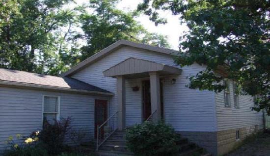 318 North Waukegan Road, Lake Bluff, IL 60044 