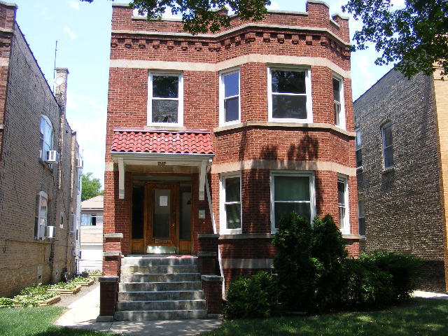 5250 Hutchinson St, Chicago, IL 60641 