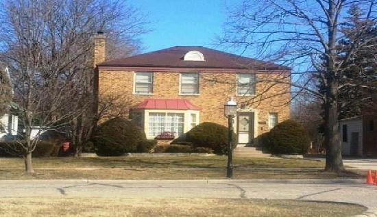 327 Bartram Road, Riverside, IL 60546 