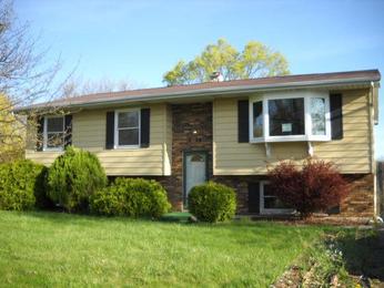 2826 Lee Ave, Waukegan, IL 60085 