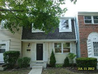 2040 Farnham Ct, Schaumburg, IL 60194 